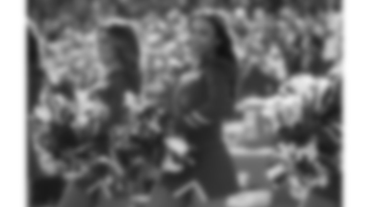 A Kansas City Chiefs Cheerleader before a week 12 NFL football game against the Indianapolis Colts, Sunday, November 23, 2025 in Kansas City, MO.