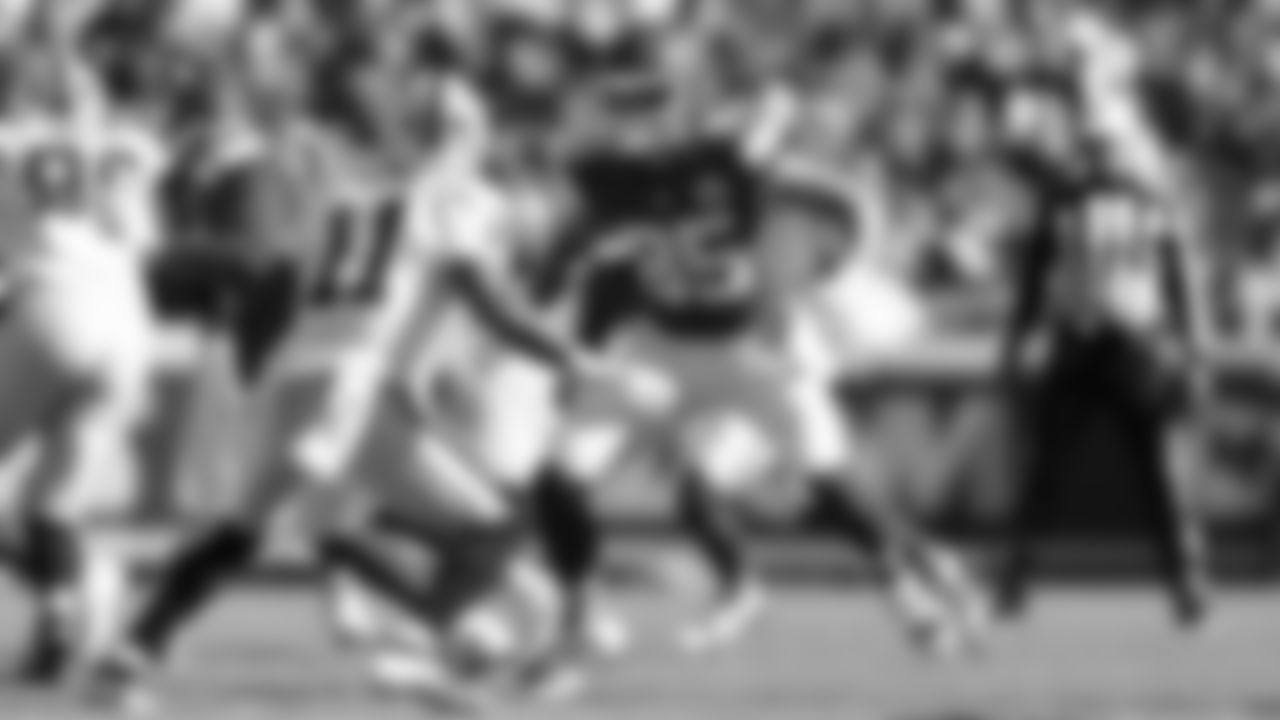 Kansas City Chiefs tight end Robert Tonyan (85) in position during a week 7 NFL Football game against the Las Vegas Raiders on Sunday, October 19, 2025 in Kansas City, MO.