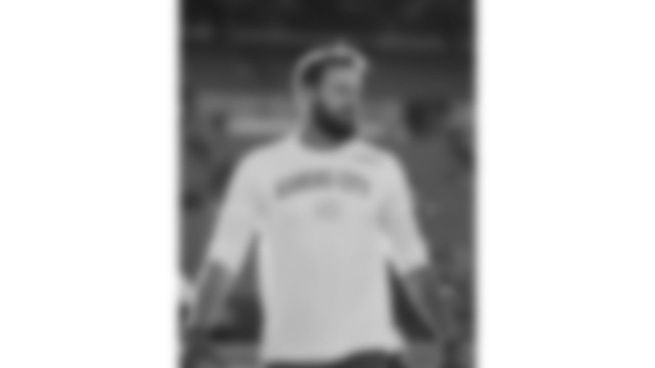 Kansas City Chiefs tight end Noah Gray (83) prior to a week 9 NFL football game against the Buffalo Bills, Sunday, November 2, 2025 in Buffalo, NY