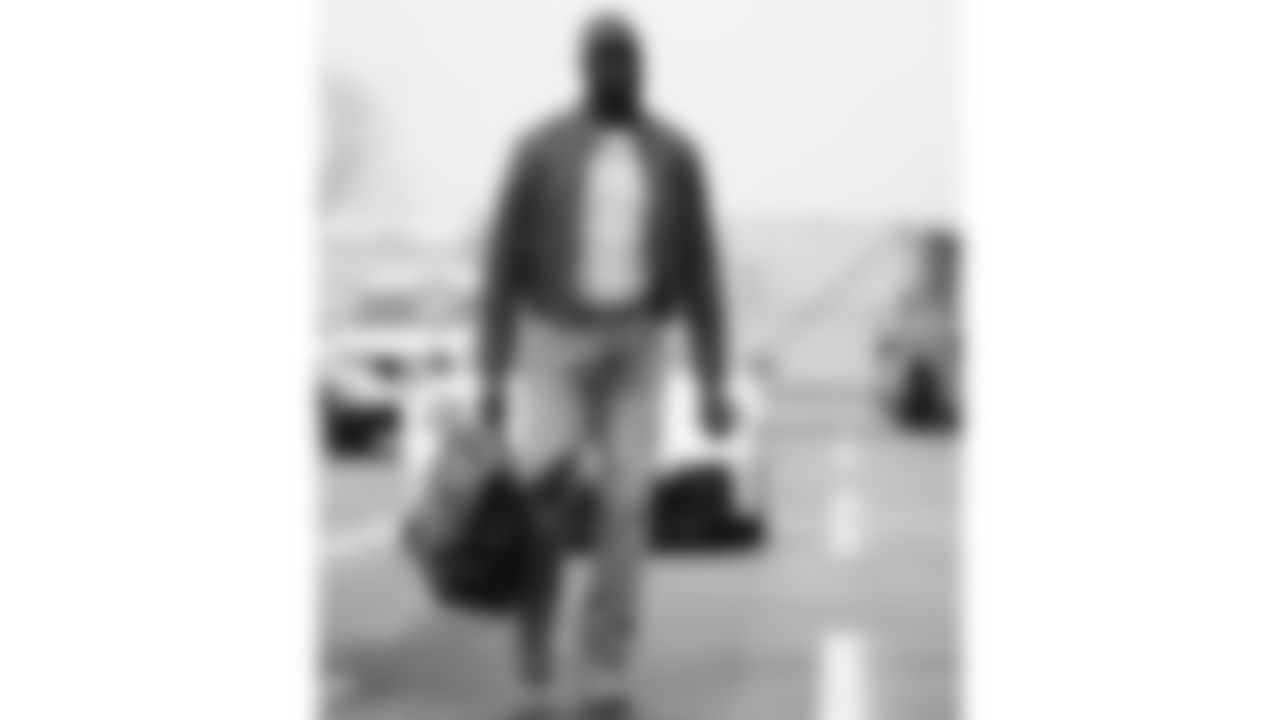 Kansas City Chiefs defensive end Charles Omenihu (90) arrives prior to an NFL week 17 matchup against the Denver Broncos, Thursday, December 25, 2025.