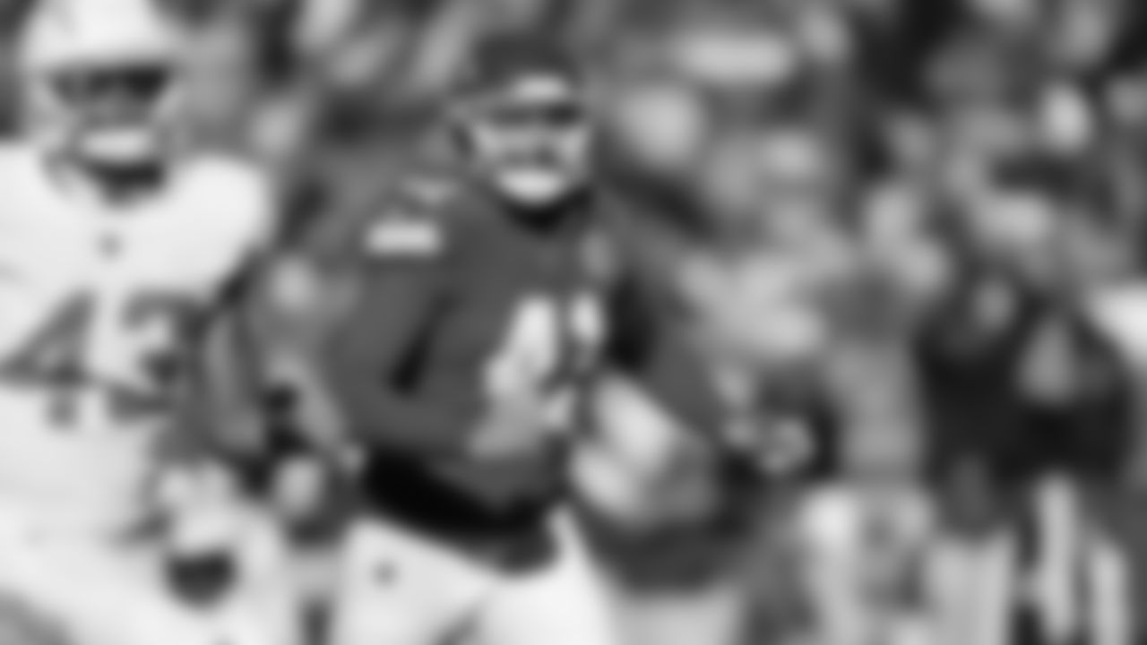 Kansas City Chiefs long snapper James Winchester (41) in position during an NFL week 15 matchup against the Los Angeles Chargers, Sunday December 14, 2025.