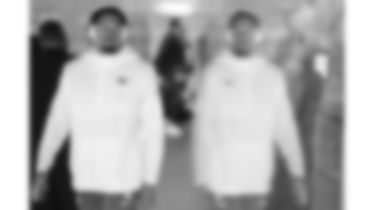 Kansas City Chiefs safety Bryan Cook (6) walks to the field prior to a week 13 NFL Football game against the Dallas Cowboys on Thursday, November 27, 2025 in Dallas, Texas.