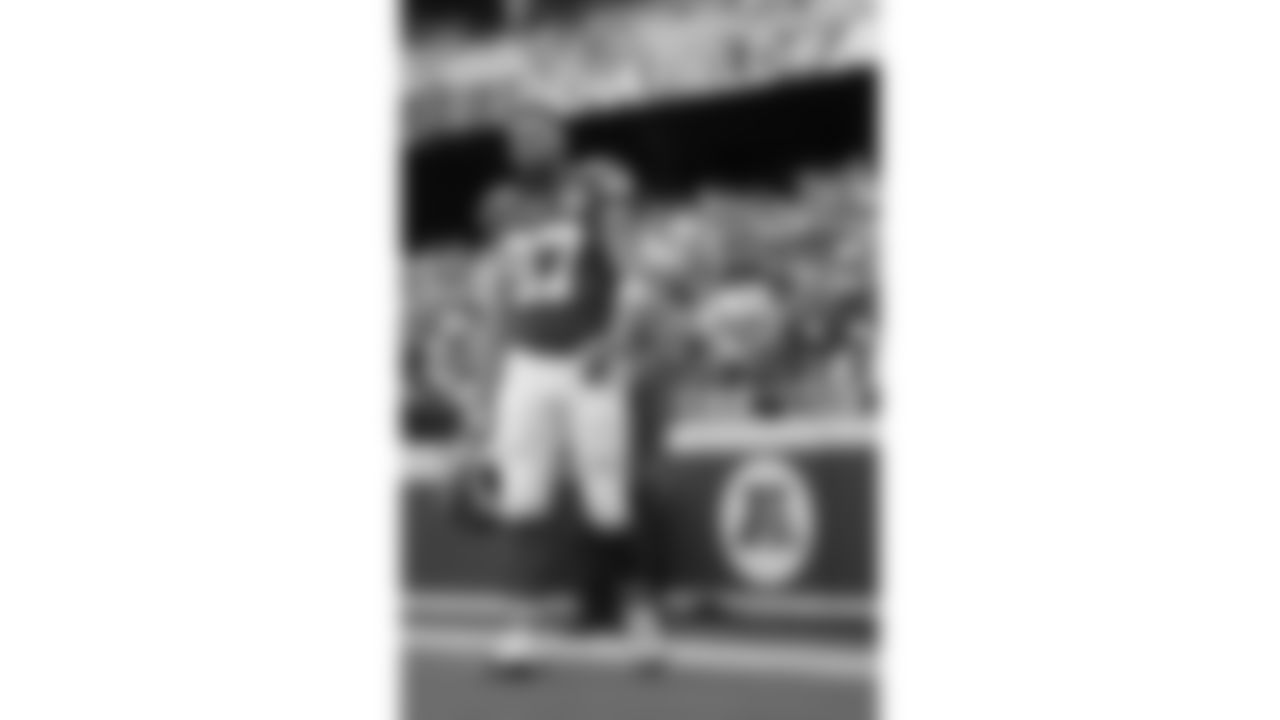 Kansas City Chiefs tight end Travis Kelce (87) looks out during warm ups prior to the week 2 NFL football game against the Philadelphia Eagles, Sunday, September 14, 2025 in Kansas City, MO.