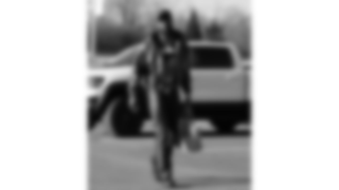 Kansas City Chiefs cornerback Jaylen Watson (35) arrives prior to an NFL week 15 matchup against the Los Angeles Chargers, Sunday December 14, 2025.