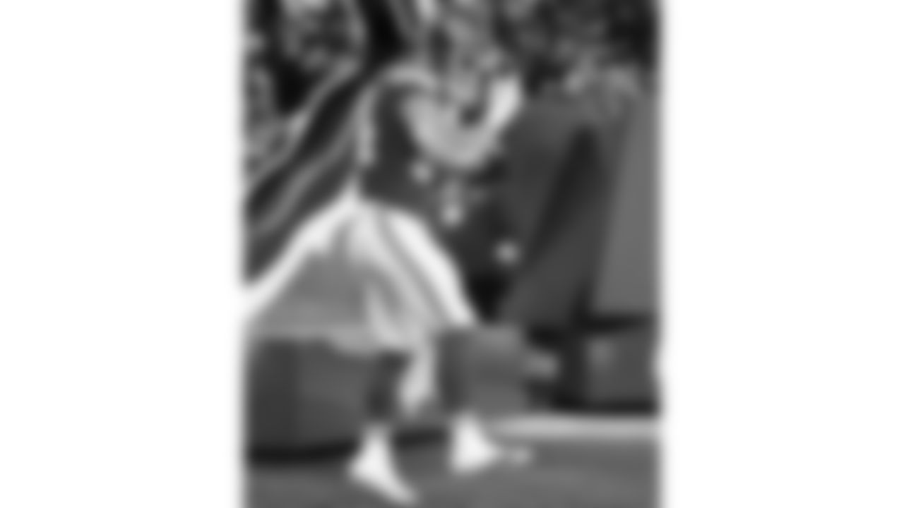 Kansas City Chiefs linebacker Leo Chenal (54) runs onto field prior to an NFL week 15 matchup against the Los Angeles Chargers, Sunday December 14, 2025.