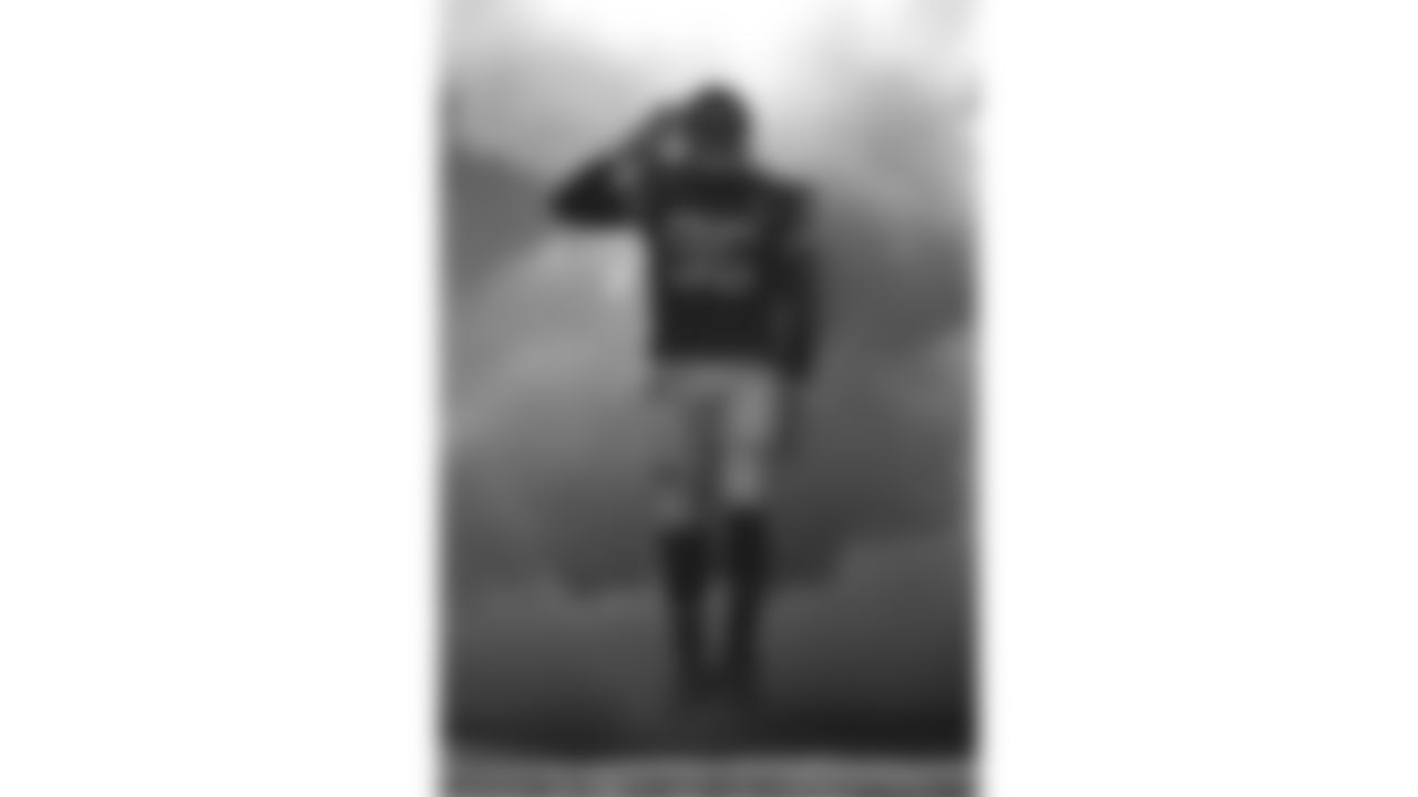 Kansas City Chiefs defensive tackle Chris Jones (95) runs out during introductions prior to a week 12 NFL football game against the Indianapolis Colts, Sunday, November 23, 2025 in Kansas City, MO.