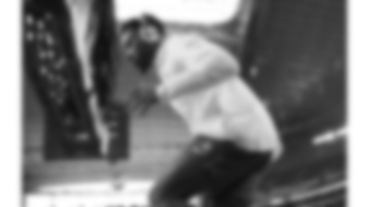 Kansas City Chiefs defensive back Chamarri Conner (27) warms up prior to a week 13 NFL Football game against the Dallas Cowboys on Thursday, November 27, 2025 in Dallas, Texas.