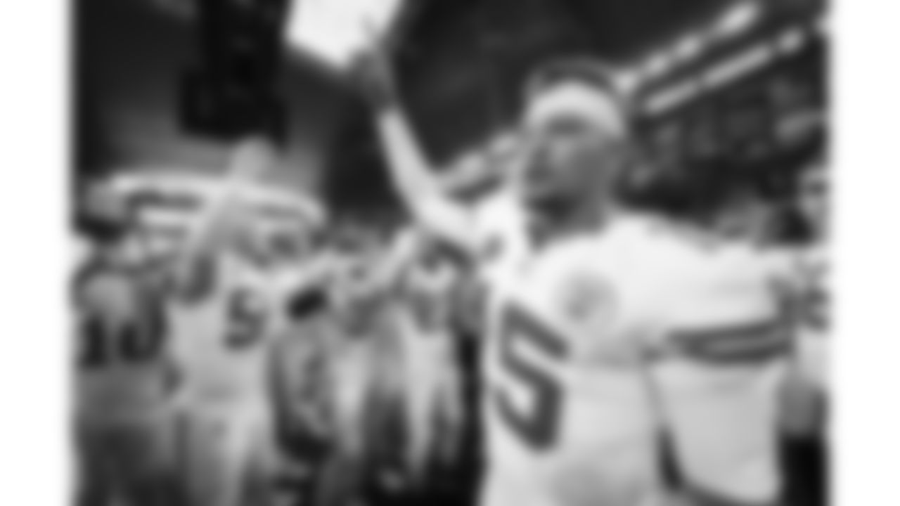 Kansas City Chiefs quarterback Patrick Mahomes (15) speaks in the huddle prior to a week 13 NFL Football game against the Dallas Cowboys on Thursday, November 27, 2025 in Dallas, Texas.