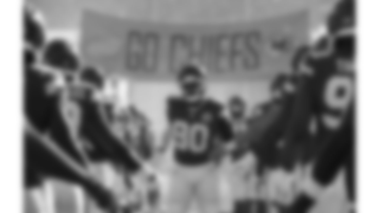 Kansas City Chiefs defensive end Charles Omenihu (90) runs out during introductions prior to a week 12 NFL football game against the Indianapolis Colts, Sunday, November 23, 2025 in Kansas City, MO.