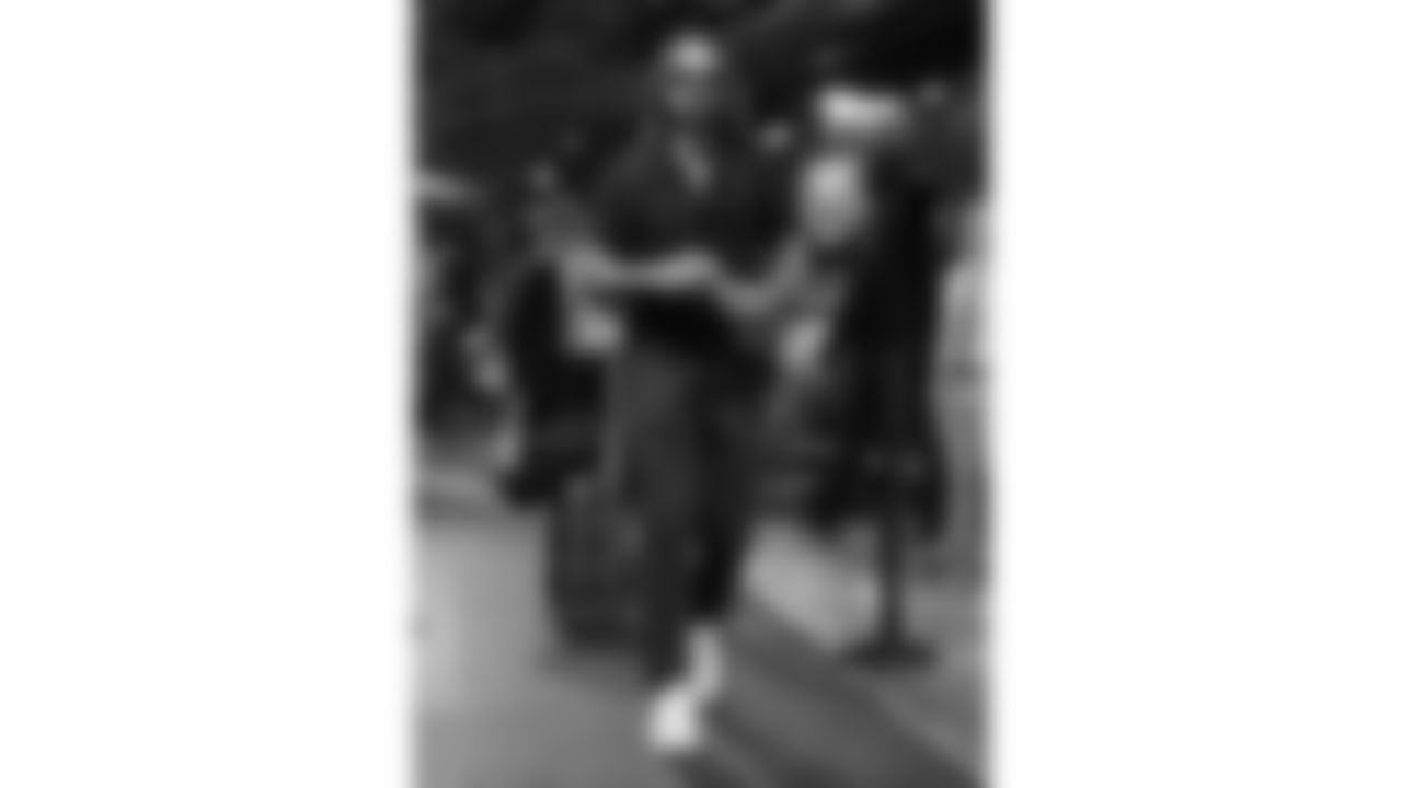 Kansas City Chiefs quarterback Gardner Minshew (17) arrives prior to a week 13 NFL football game against the Dallas Cowboys on Thursday, November 27, 2025 in Arlington, TX.