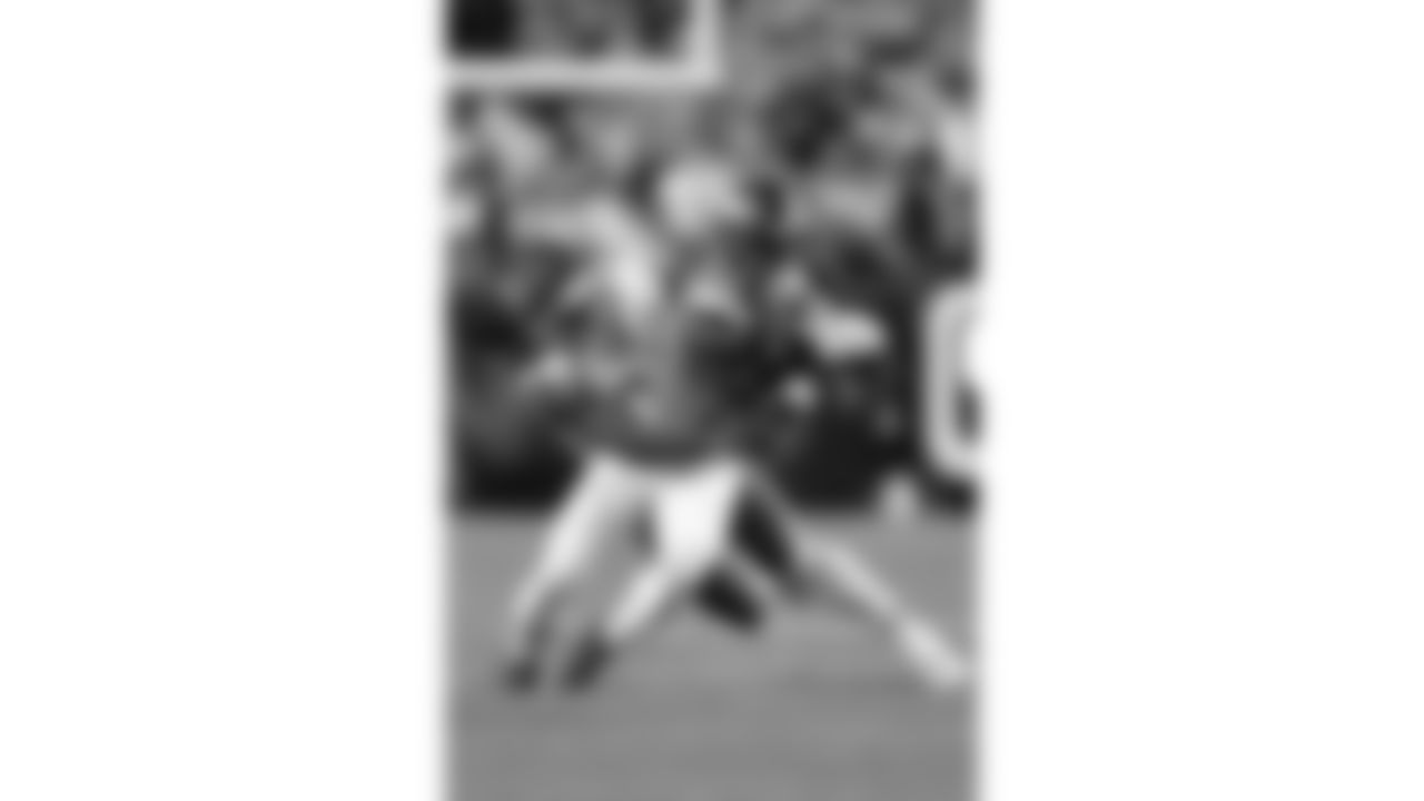 Kansas City Chiefs linebacker Nick Bolton (32) makes a tackle during a week 11 NFL Football game against the Denver Broncos on Sunday, November 16, 2025 in Denver, Colorado.