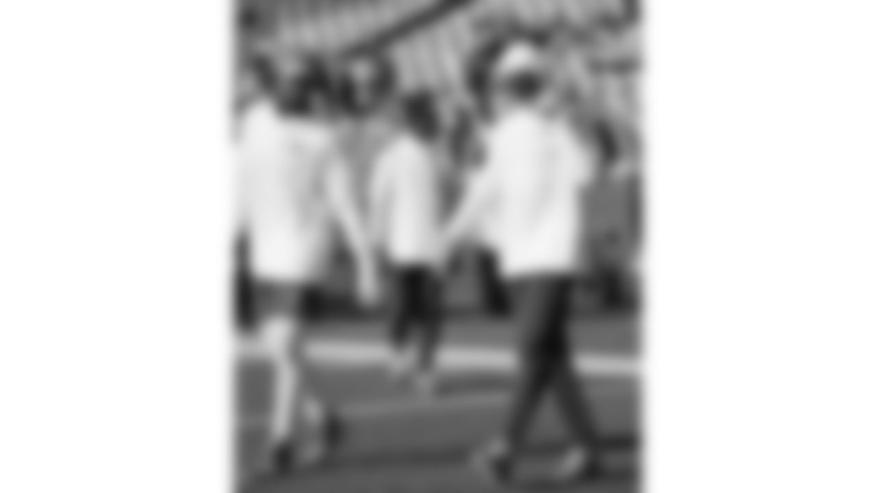 Kansas City Chiefs wide receiver Rashee Rice (4) prior to a week 9 NFL football game against the Buffalo Bills, Sunday, November 2, 2025 in Buffalo, NY