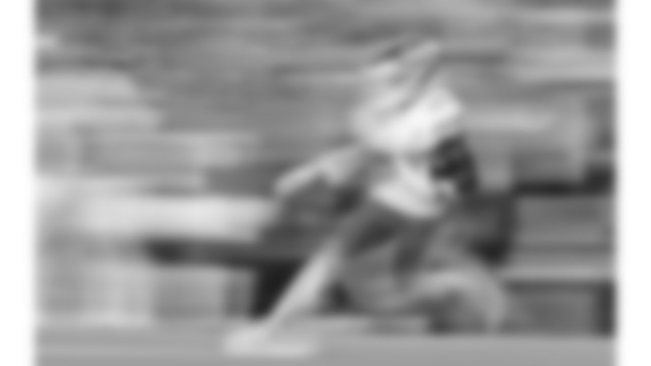 Kansas City Chiefs wide receiver Tyquan Thornton (80) runs with the ball during a week 11 NFL football game against the Denver Broncos, Sunday, November 16, 2025 in Denver, CO.