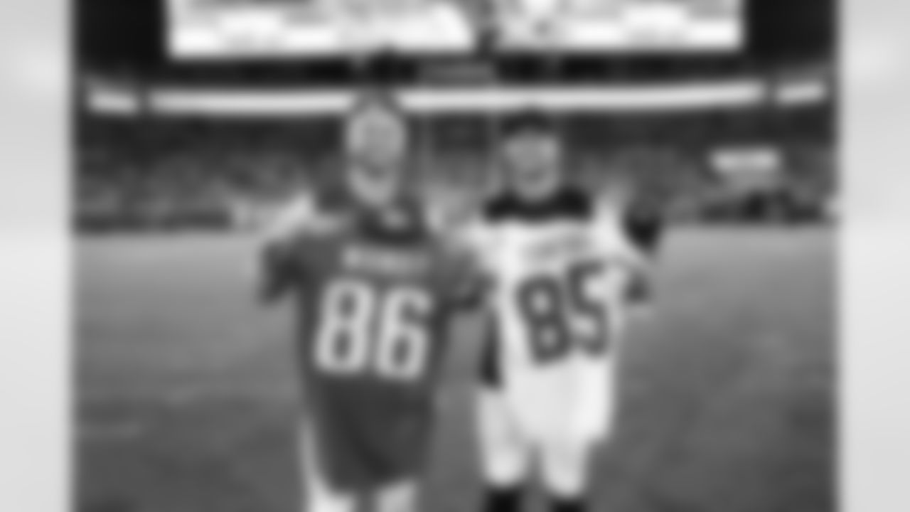 Kansas City Chiefs tight end Robert Tonyan (85) and Jacksonville Jaguars tight end Jhonny Mundt after a week 5 NFL football game against the Jacksonville Jaguars, Monday, October 6, 2025, in Jacksonville, FL.