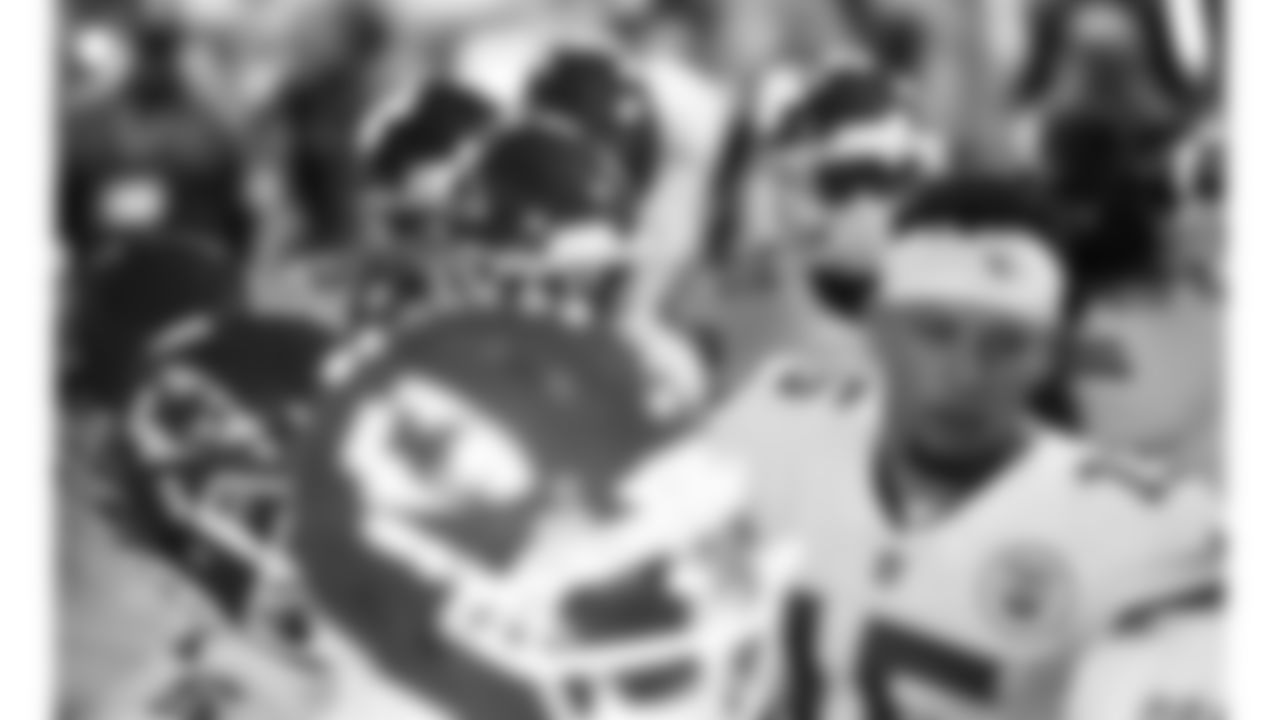 Kansas City Chiefs quarterback Patrick Mahomes (15) in the huddle prior to a week 11 NFL Football game against the Denver Broncos on Sunday, November 16, 2025 in Denver, Colorado.