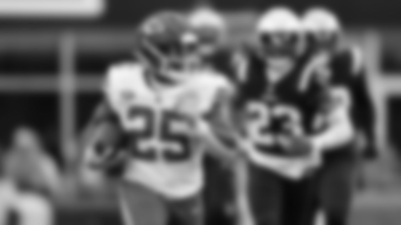 Kansas City Chiefs running back Clyde Edwards-Helaire (25) during the regular season Week 15 NFL Football Game in Foxborough, MA on Sunday, December 17, 2023.
