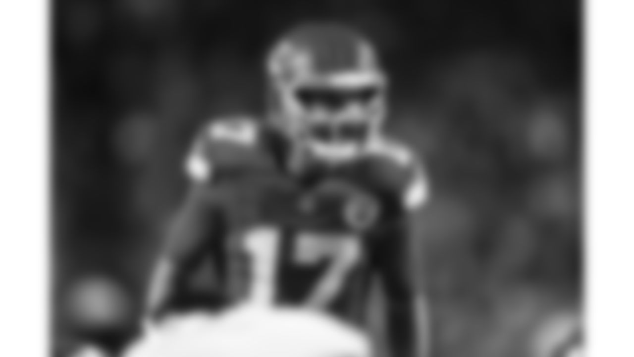 Kansas City Chiefs quarterback Gardner Minshew (17) looks on during a preseason week 3 NFL football game against the Chicago Bears, Friday, August 22, 2025 in Kansas City, MO.