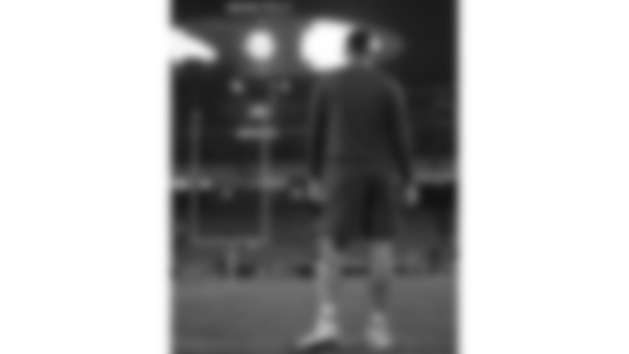 Kansas City Chiefs tight end Travis Kelce (87) looks on prior to an NFL week 17 matchup against the Denver Broncos, Thursday, December 25, 2025.