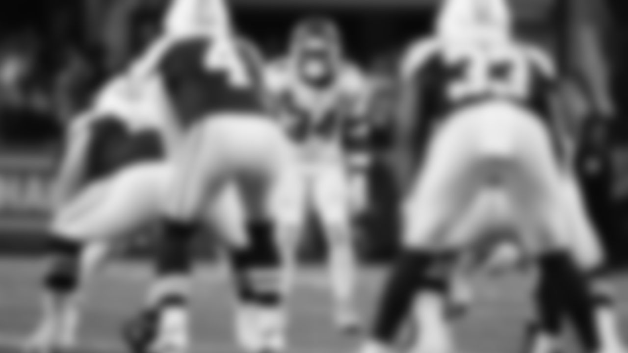 Kansas City Chiefs safety Mike Edwards (34) lines up during a week 13 NFL football game against the Dallas Cowboys on Thursday, November 27, 2025 in Arlington, TX.