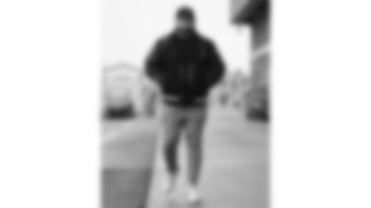 Kansas City Chiefs center Creed Humphrey (52) arrives prior to an NFL week 17 matchup against the Denver Broncos, Thursday, December 25, 2025.