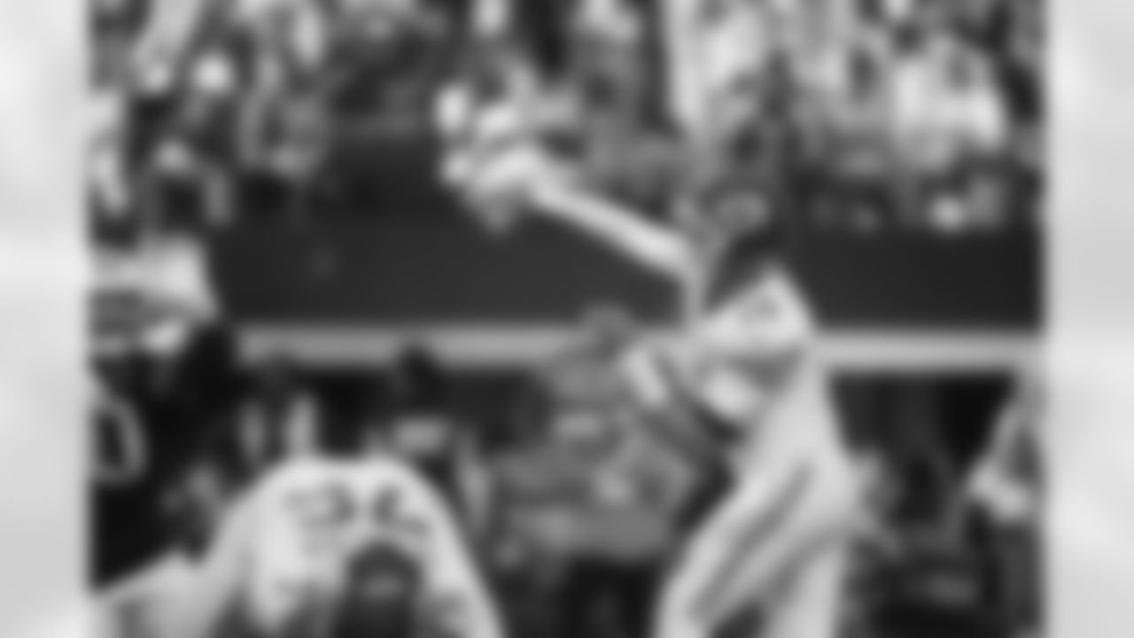 Kansas City Chiefs quarterback Patrick Mahomes (15) throws a pass during a week 13 NFL football game against the Dallas Cowboys on Thursday, November 27, 2025 in Arlington, TX.