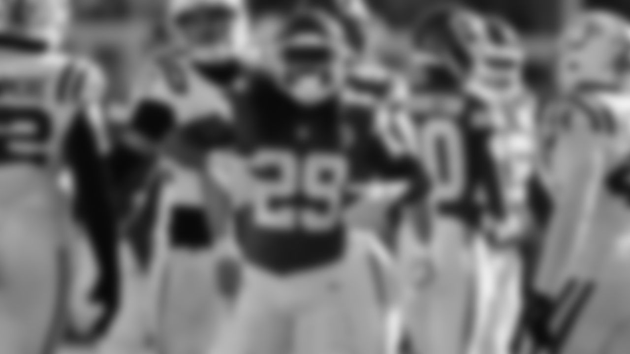 Kansas City Chiefs running back Kareem Hunt (29) celebrates on field during a week 12 NFL Football game against the Indianapolis Colts on Sunday, November 23, 2025 in Kansas City, MO