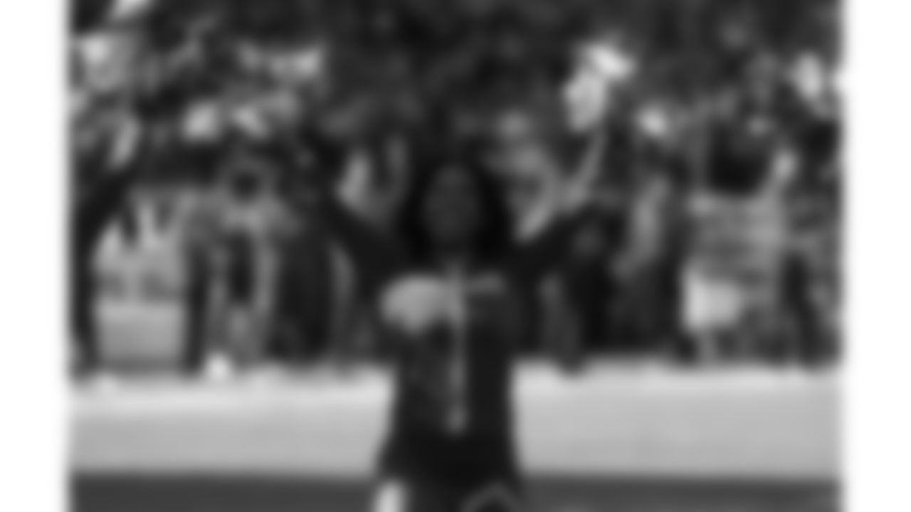 A Kansas City Chiefs Cheerleader before a week 12 NFL football game against the Indianapolis Colts, Sunday, November 23, 2025 in Kansas City, MO.