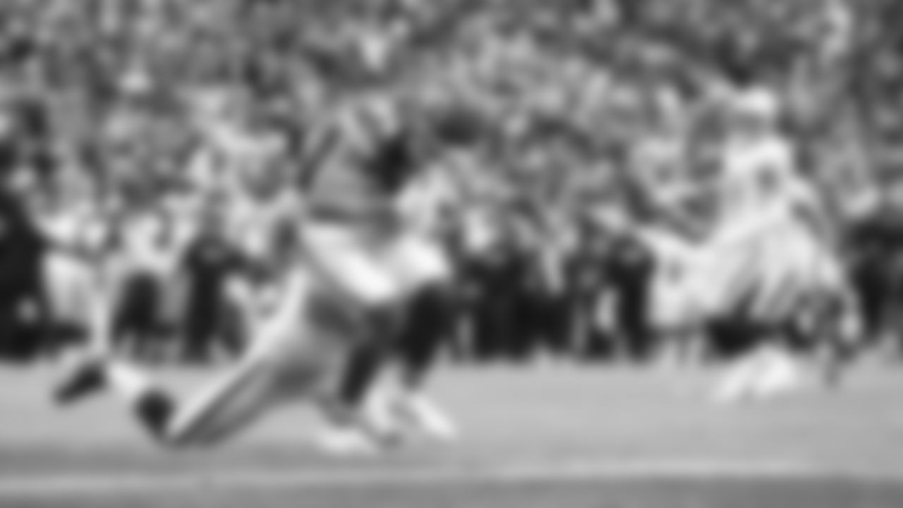 Kansas City Chiefs wide receiver Justin Watson (84) catches the ball in the end zone during the NFL Week 16 matchup against the Las Vegas Raiders on December 25, 2023.
