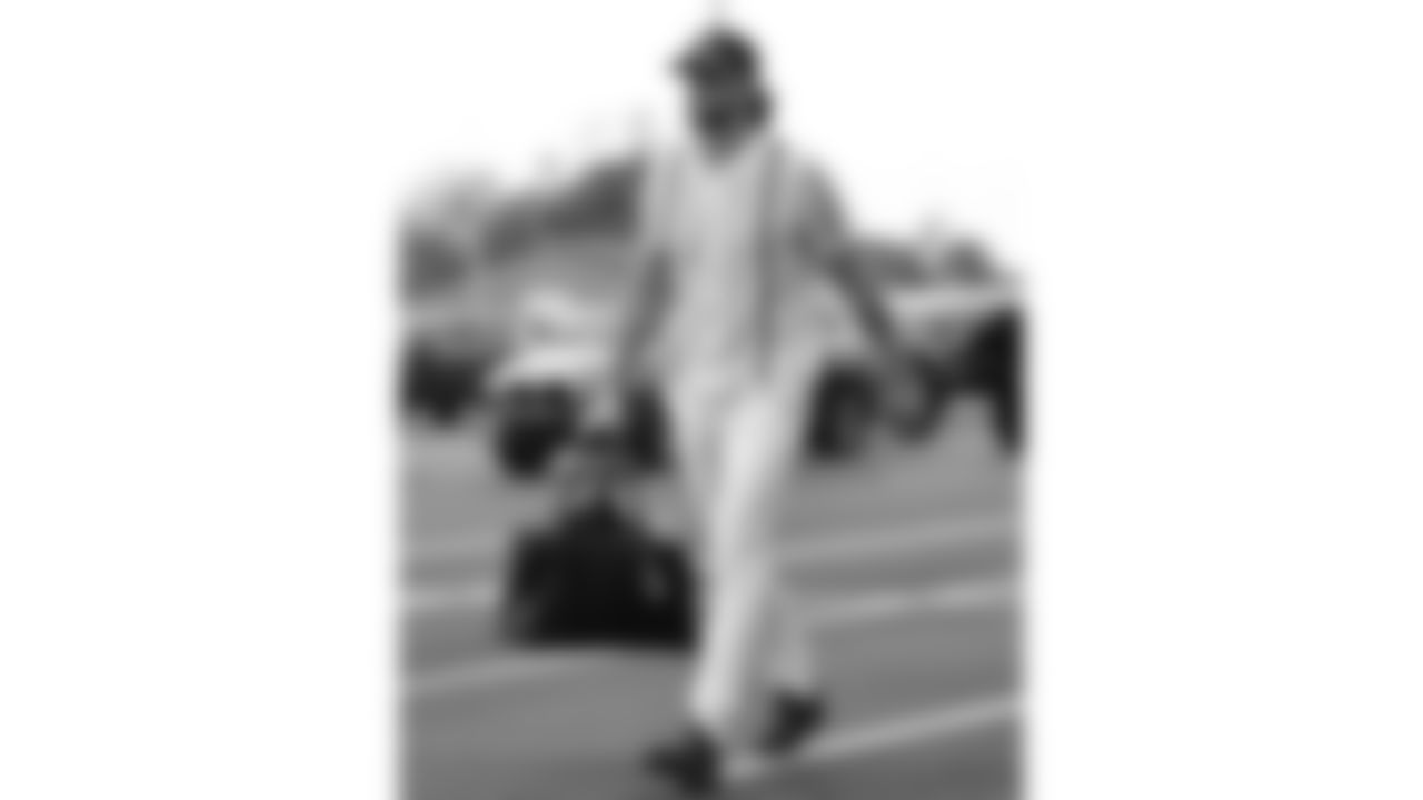 Kansas City Chiefs tight end Robert Tonyan (85) arrives prior to a week 6 NFL Football game against the Detroit Lions on Sunday, October 12, 2025 in Kansas City, MO.