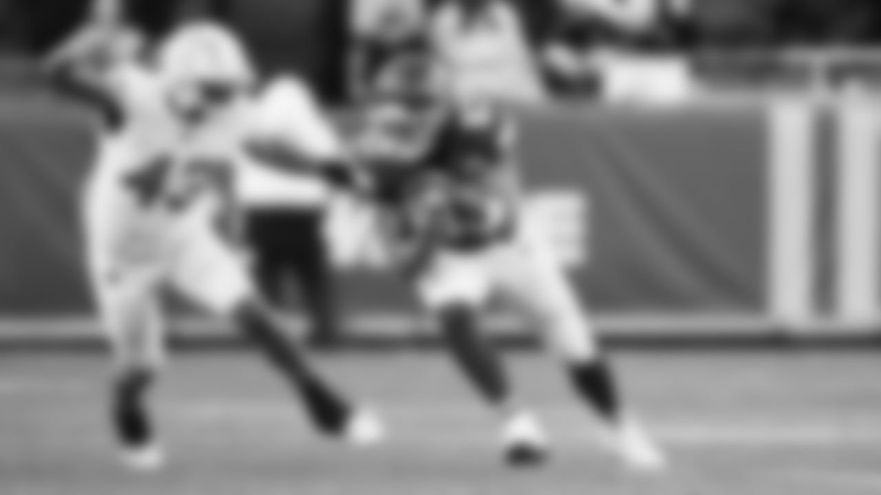 Kansas City Chiefs tight end Travis Kelce (87) runs the ball after a catch during an NFL week 15 matchup against the Los Angeles Chargers, Sunday December 14, 2025.