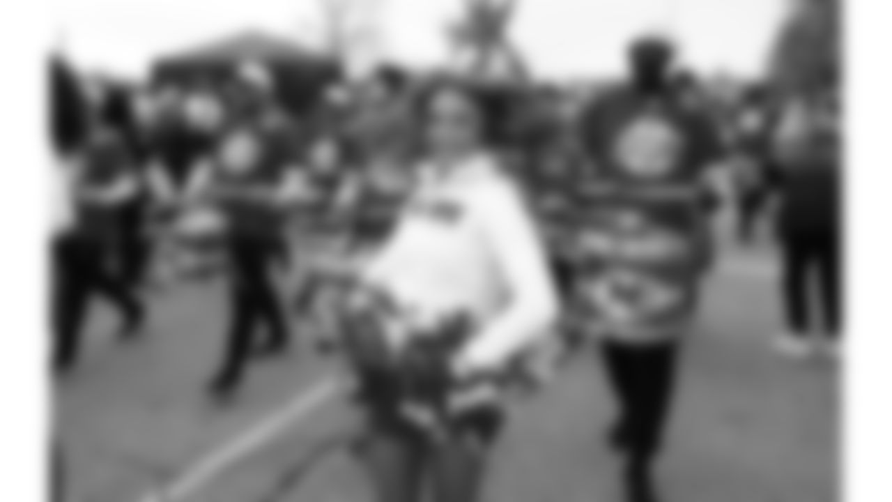 The Kansas City Chiefs Cheerleaders before a week 12 NFL football game against the Indianapolis Colts, Sunday, November 23, 2025 in Kansas City, MO.