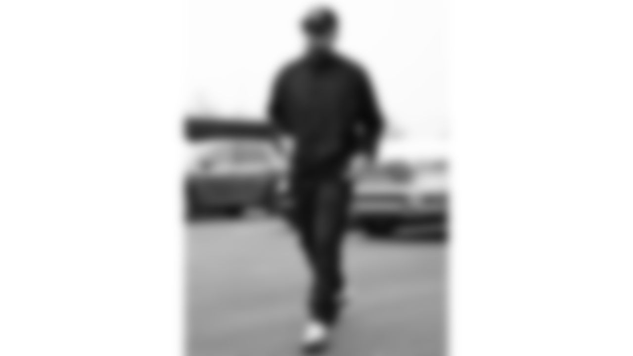 Kansas City Chiefs tight end Travis Kelce (87) arrives prior to a week 12 NFL Football game against the Indianapolis Colts on Sunday, November 23, 2025 in Kansas City, MO