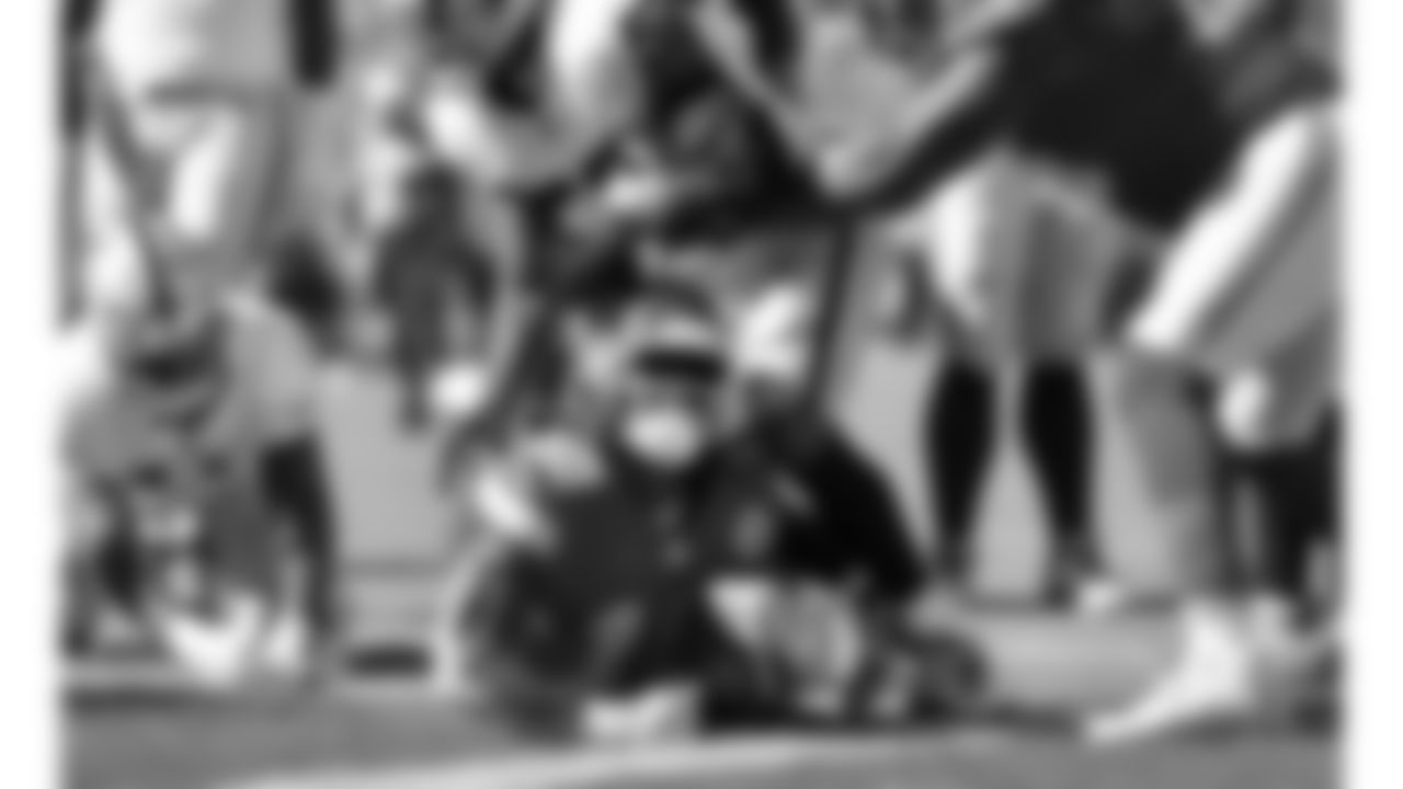 Kansas City Chiefs running back Isiah Pacheco (10) gets tackled into the end zone by Las Vegas Raiders outside linebacker Elandon Roberts (52) during a week 7 NFL football game, Sunday, October 19, 2025 in Kansas City, MO.