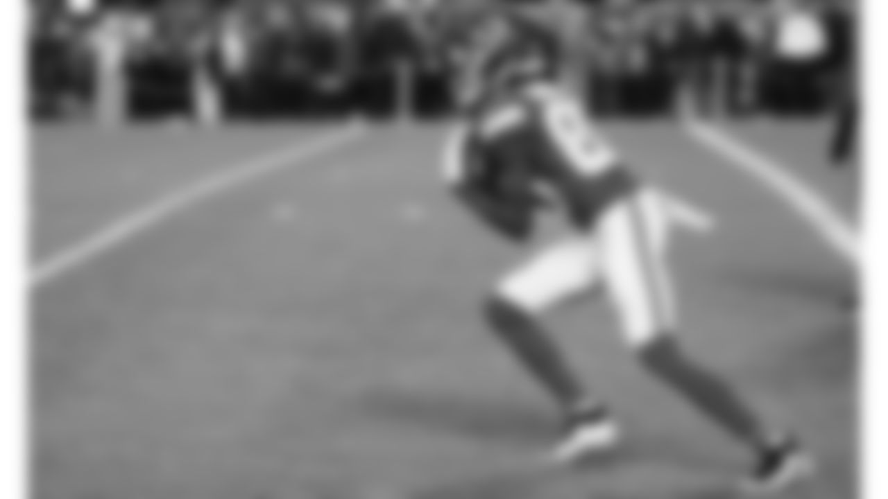 Kansas City Chiefs wide receiver Tyquan Thornton (80) warms up prior to an NFL week 14 matchup against the Houston Texans, Sunday December 7, 2025.