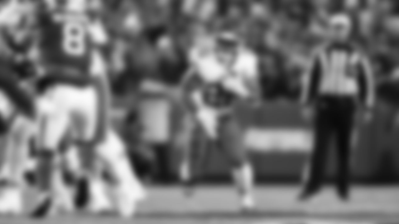 Kansas City Chiefs running back Clyde Edwards-Helaire (26) runs the ball during a week 9 NFL football game against the Buffalo Bills, Sunday, November 2, 2025 in Buffalo, NY