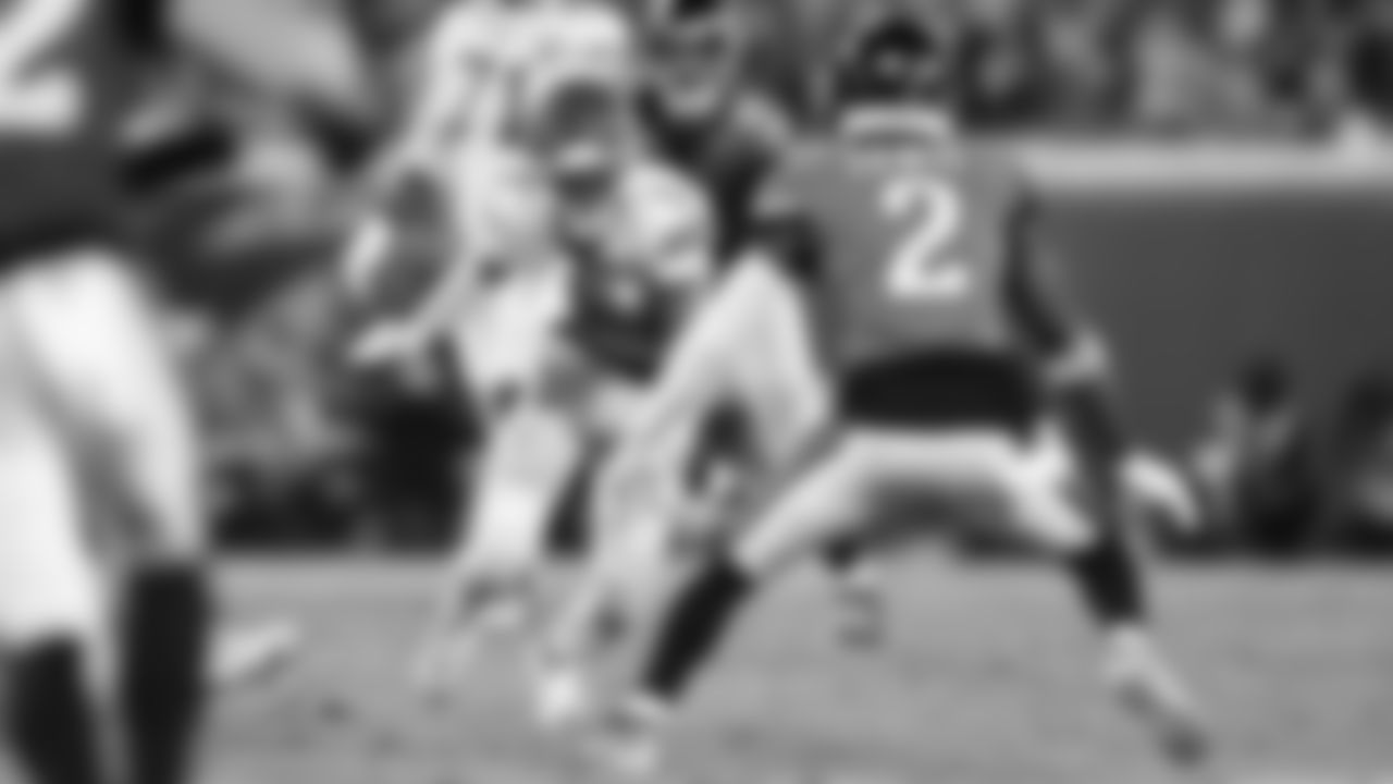 Kansas City Chiefs wide receiver Xavier Worthy (1) runs the ball during a week 5 NFL football game against the Jacksonville Jaguars, Monday, October 6, 2025, in Jacksonville, FL.