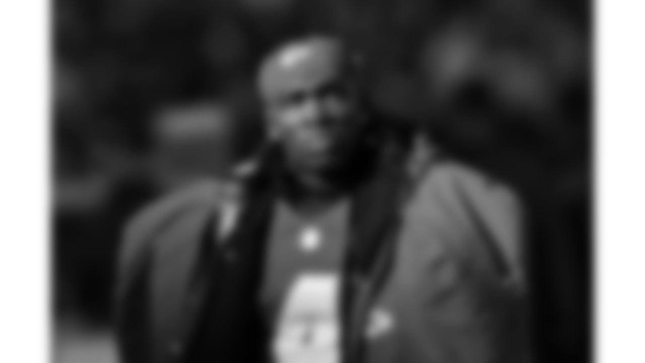 Kansas City Chiefs wide receiver Rashee Rice (4) looks up during a week 15 NFL football game against the Los Angeles Chargers, Sunday, December 14, 2025 in Kansas City, MO.