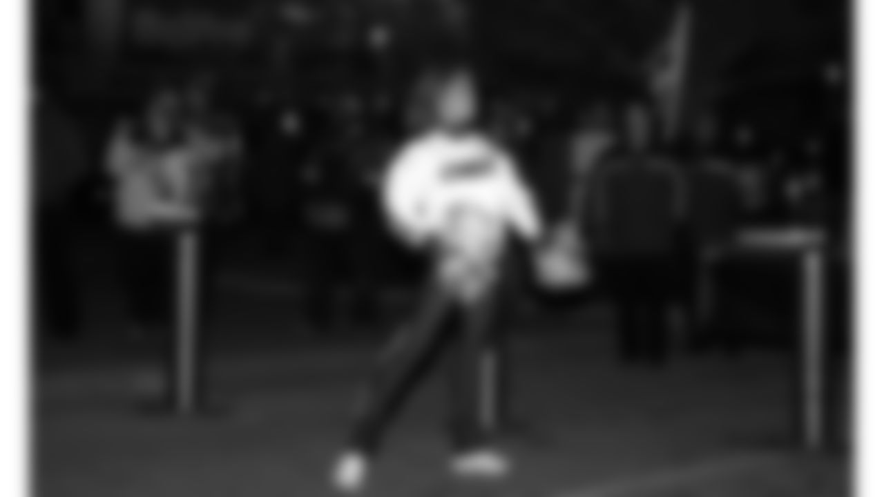 Kansas City Chiefs Cheerleaders at the pregame parade prior to a week 14 NFL Football game against the Houston Texans on Sunday, December 7, 2025 in Kansas City, MO.