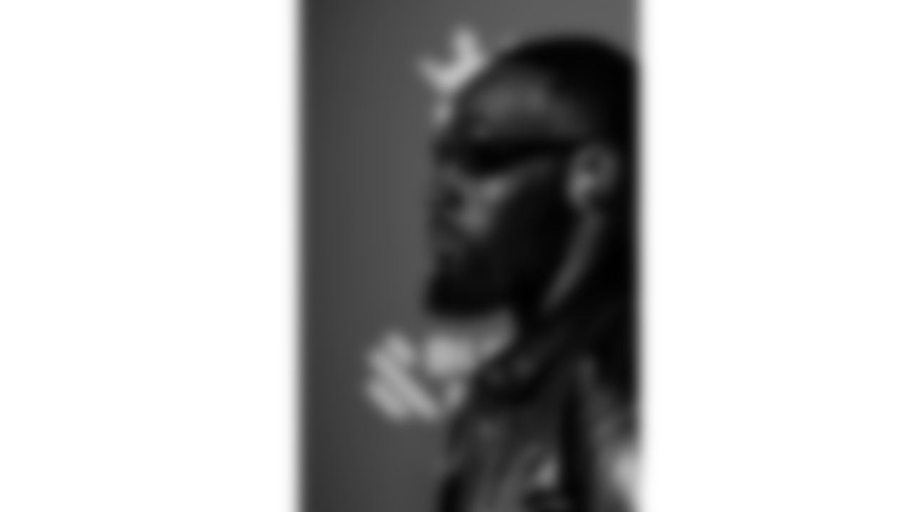 Kansas City Chiefs defensive end Charles Omenihu (90) arrives prior to a week 8 NFL Football game against the Washington Commanders on Monday, October 27, 2025 in Kansas City, MO.