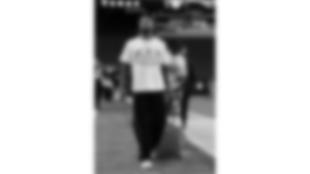 Kansas City Chiefs cornerback Kristian Fulton (8) arrives at Allegiant Stadium for a week 18 NFL football game against the Las Vegas Raiders, Sunday, January 4, 2026 in Las Vegas, NV.