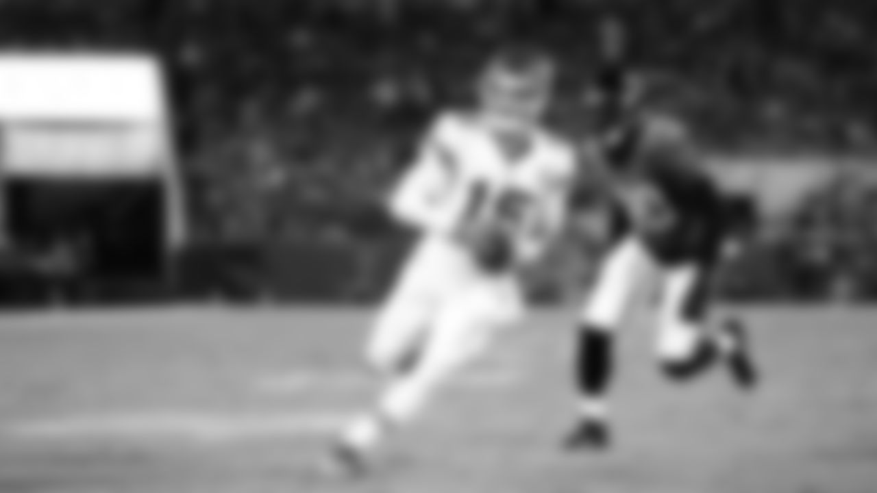 Kansas City Chiefs quarterback Patrick Mahomes (15) scores a touchdown during a week 5 NFL football game against the Jacksonville Jaguars, Monday, October 6, 2025, in Jacksonville, FL.