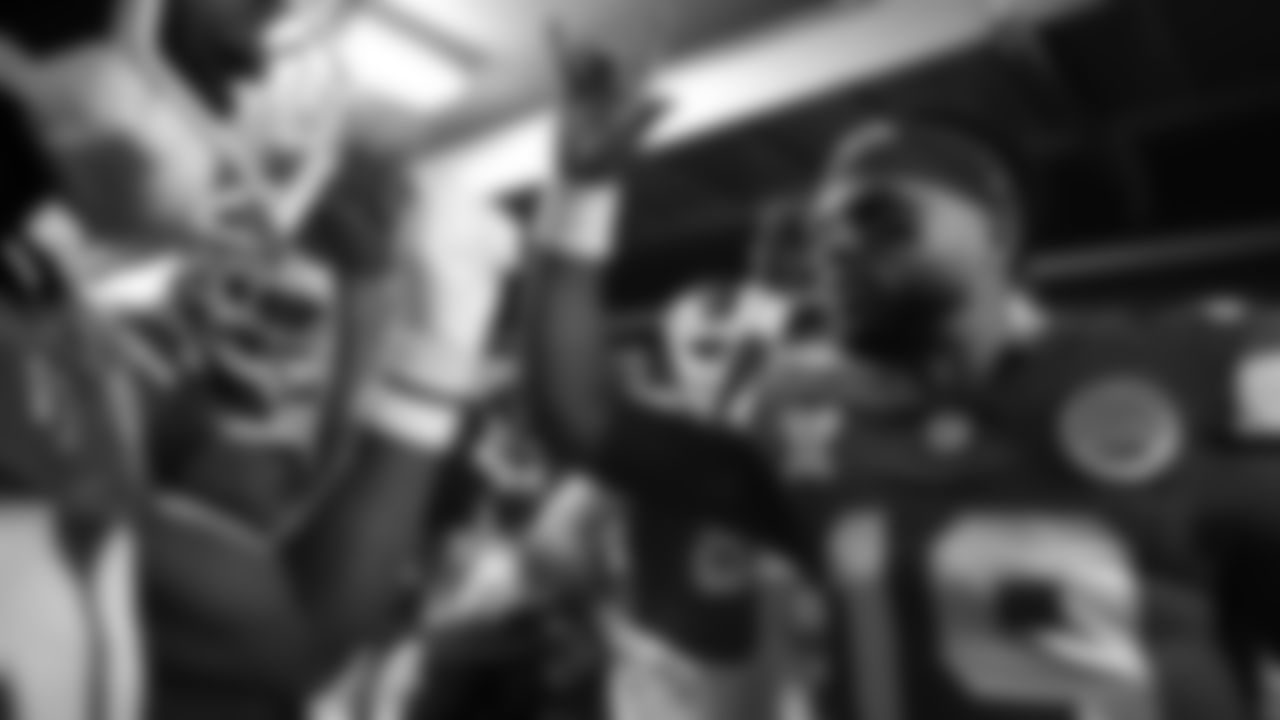 Kansas City Chiefs quarterback Chris Oladokun (19) talks with the team prior to an NFL week 17 matchup against the Denver Broncos, Thursday, December 25, 2025.