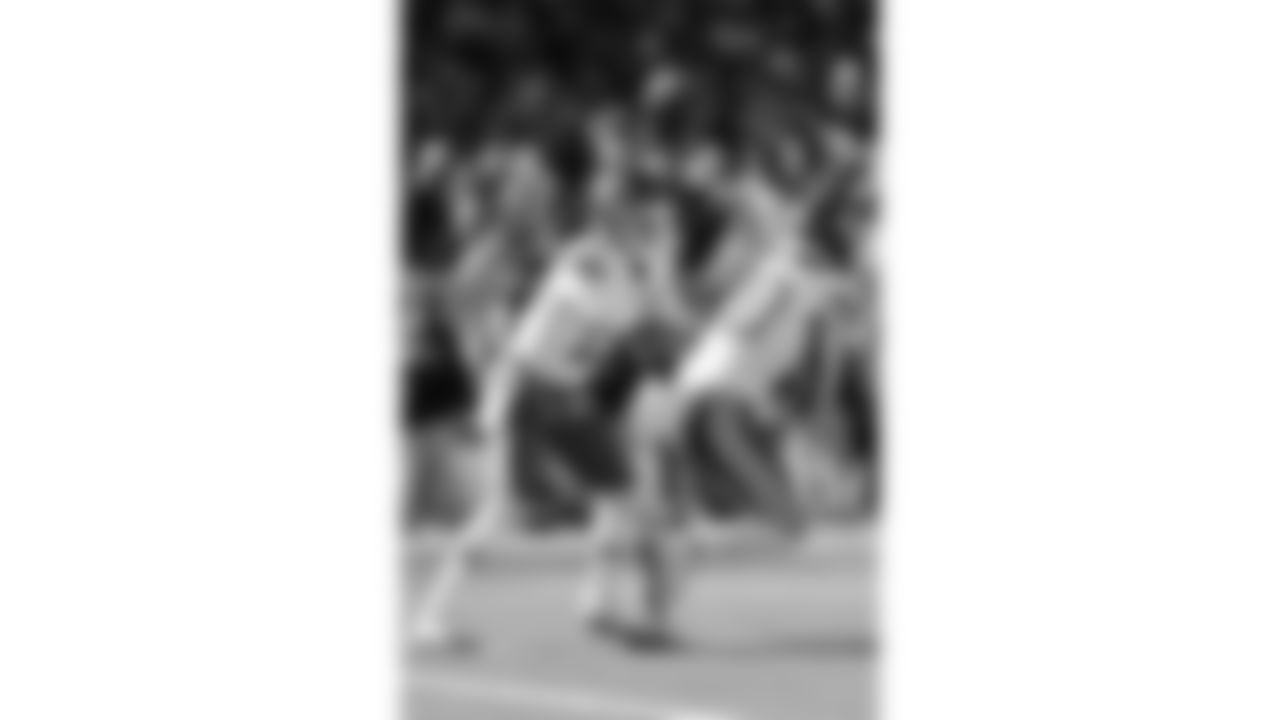 Kansas City Chiefs quarterback Chris Oladokun (19) hands off the ball to running back Isiah Pacheco (10) during a week 16 NFL Football game against the Tennessee Titans on Sunday, December 21, 2025 in Nashville, Tennessee.