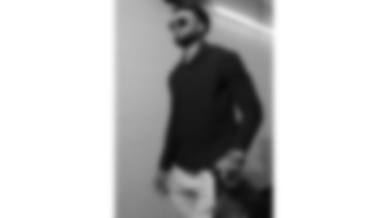 Kansas City Chiefs quarterback Chris Oladokun (19) arrives at Allegiant Stadium for a week 18 NFL football game against the Las Vegas Raiders, Sunday, January 4, 2026 in Las Vegas, NV.