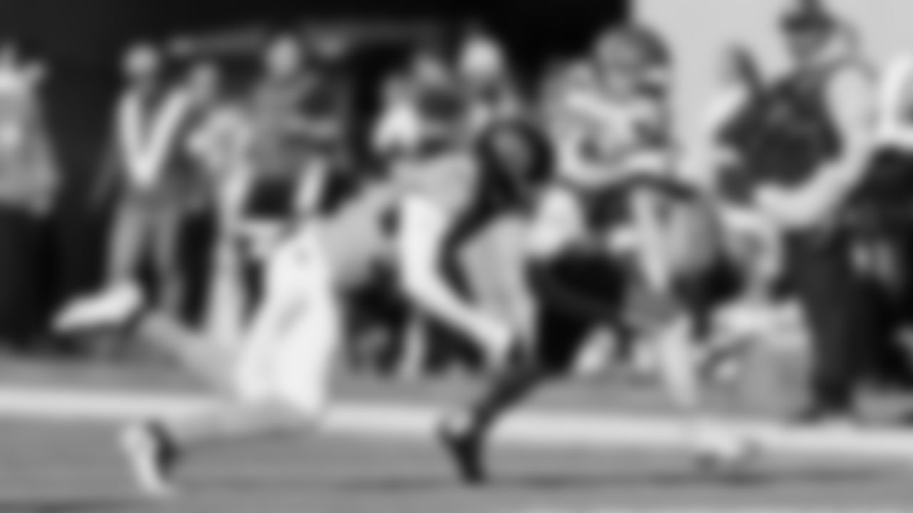 Kansas City Chiefs running back Isiah Pacheco (10) runs with the ball during a week 16 NFL Football game against the Tennessee Titans on Sunday, December 21, 2025 in Nashville, Tennessee.