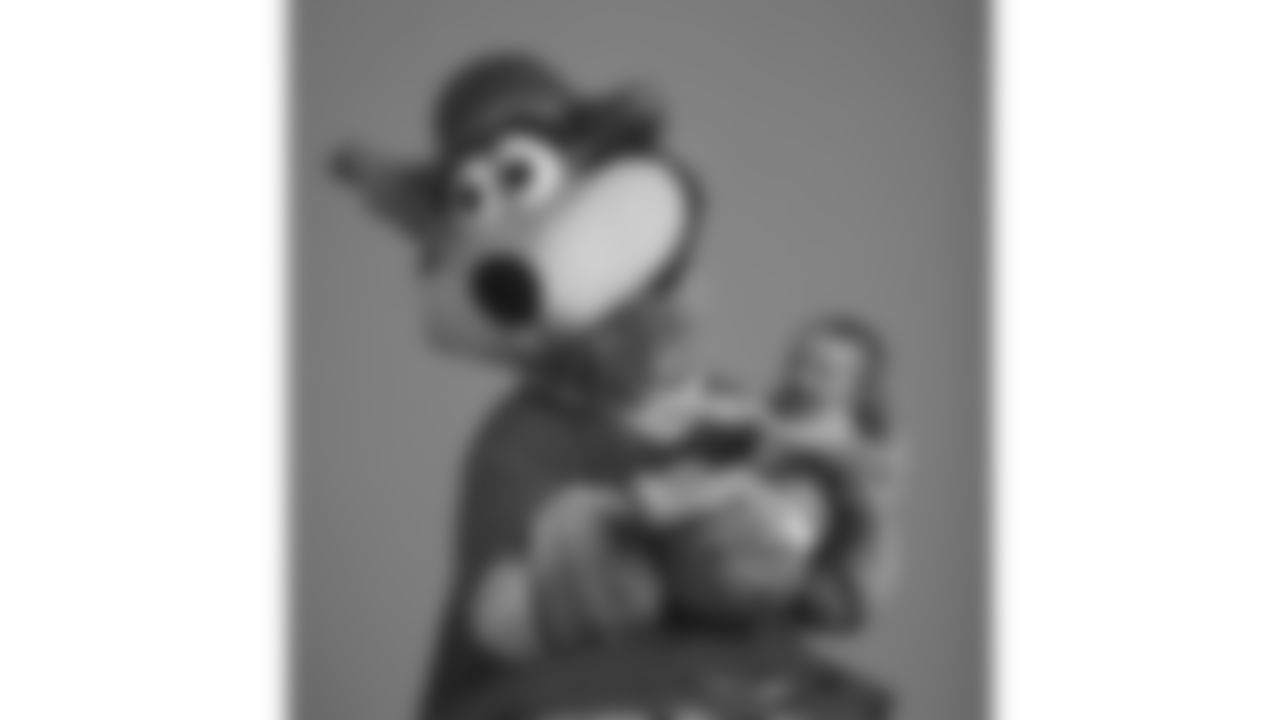 Kansas City Chiefs mascot KC Wolf, Dan Meers, poses with his daughter in the studio in 1993.