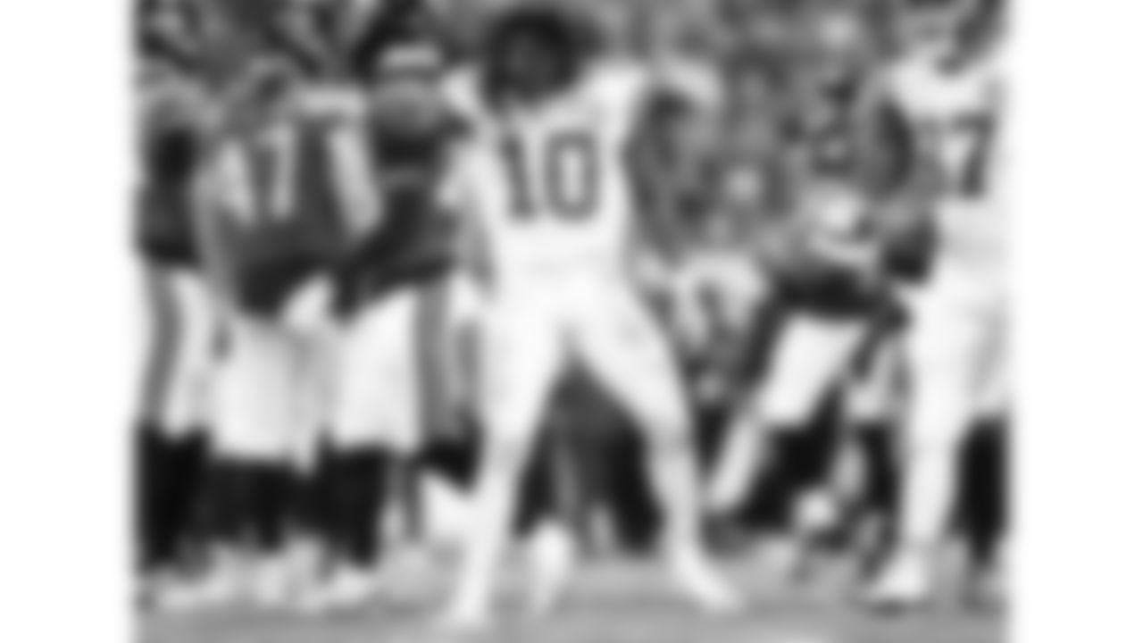 Kansas City Chiefs running back Isiah Pacheco (10) signals a first down during the week 5 NFL football game against the Jacksonville Jaguars, Monday, October 6, 2025 in Jacksonville, FL.