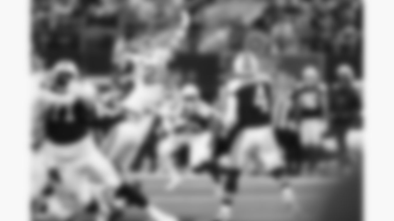 Kansas City Chiefs defensive back Jaden hicks tips a pass from Cowboys quarterback Dak Prescott (4) during a week 13 NFL Football game against the Dallas Cowboys on Thursday, November 27, 2025 in Dallas, Texas.