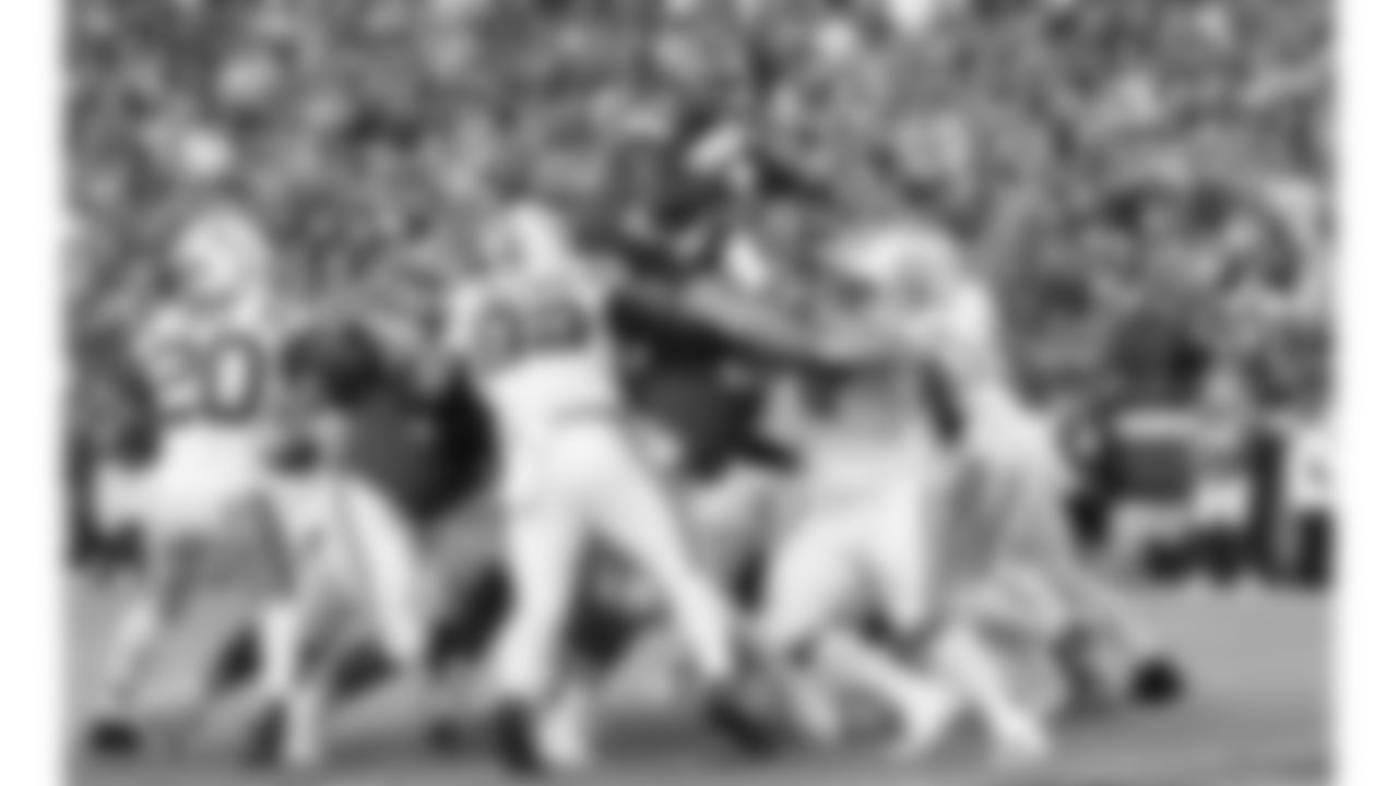 Kansas City Chiefs running back Kareem Hunt (29) carries the ball into the end zone during a week 12 NFL football game against the Indianapolis Colts, Sunday, November 23, 2025 in Kansas City, MO.