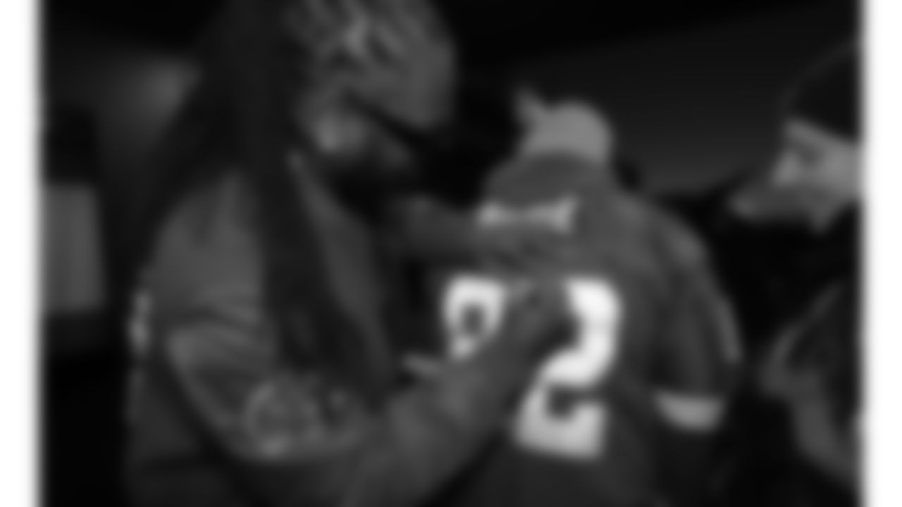 Dwayne Bowe signing an autograph prior to an NFL week 14 matchup against the Houston Texans, Sunday December 7, 2025.